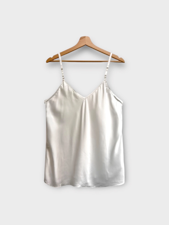 Thea - Satin blonde top - Hvid; fra webshoppen Defend Dreams