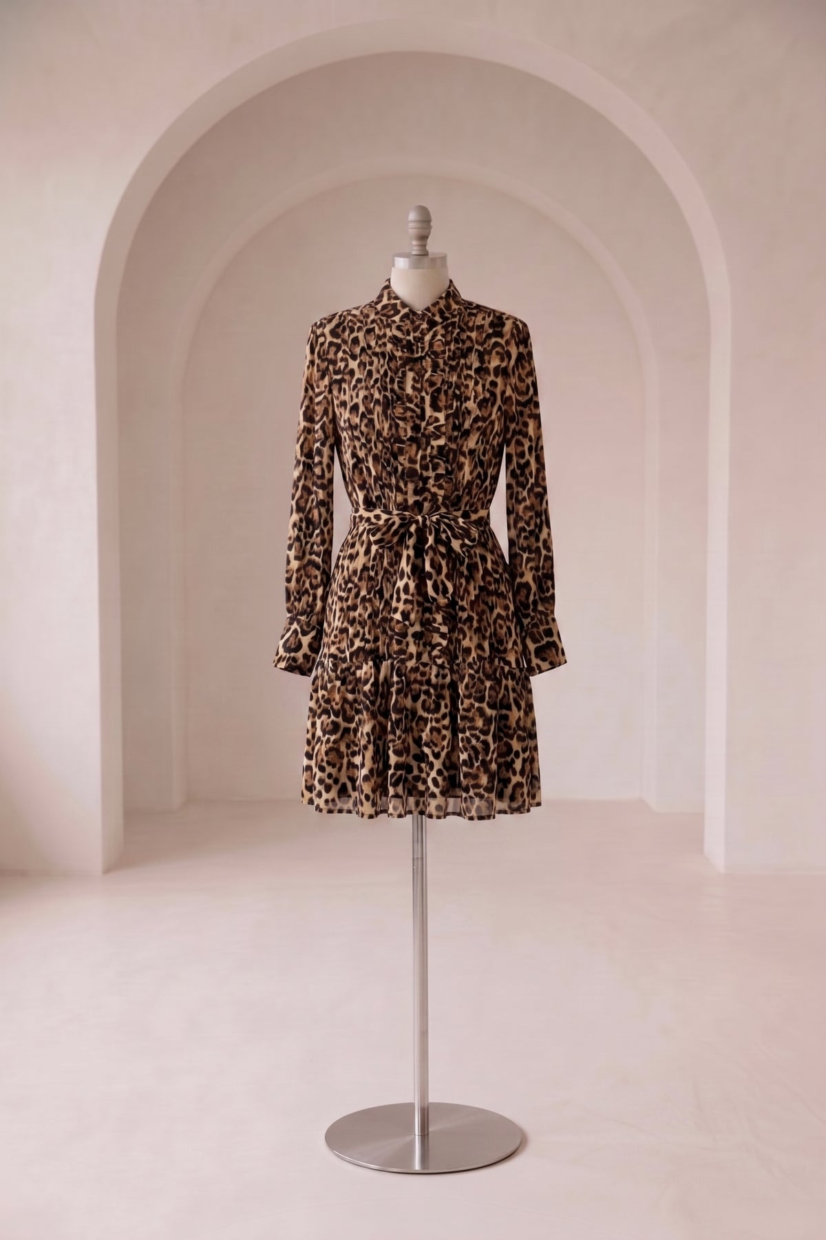 Lena - Kort leopard kjole; Fra webshoppen Defend Dreams