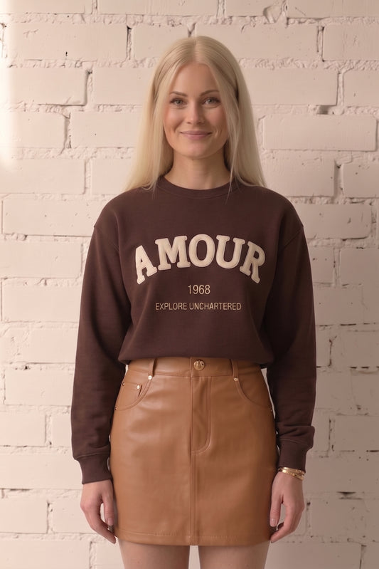 Amour - Sweater med tekst; fra webshoppen Defend Dreams