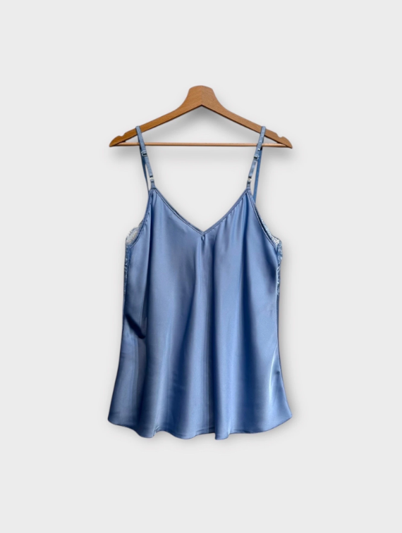 Thea - Satin blonde top - Blå; fra webshoppen Defend Dreams