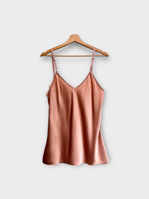 Thea - Satin blonde top - Rosa; fra webshoppen Defend Dreams