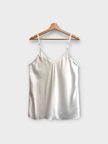 Thea - Satin blonde top - Hvid; fra webshoppen Defend Dreams