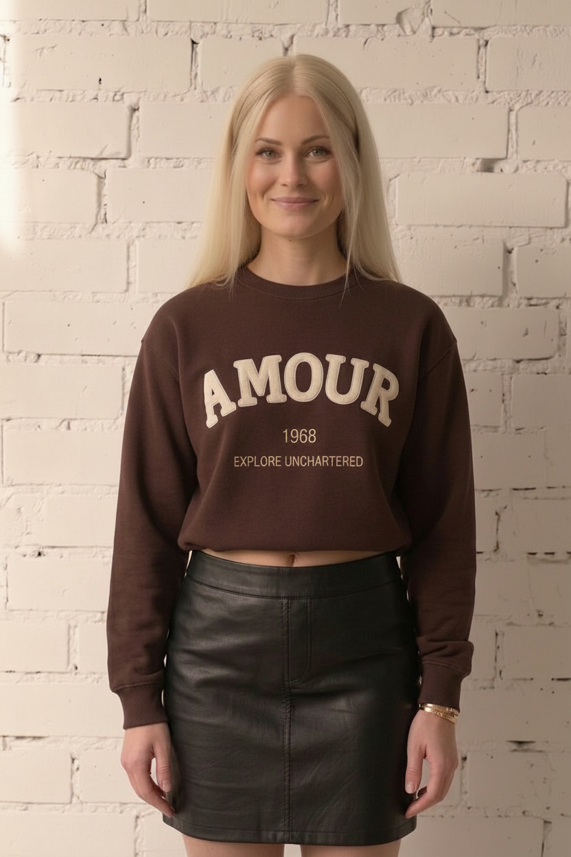 Amour - Sweater med tekst; fra webshoppen Defend Dreams