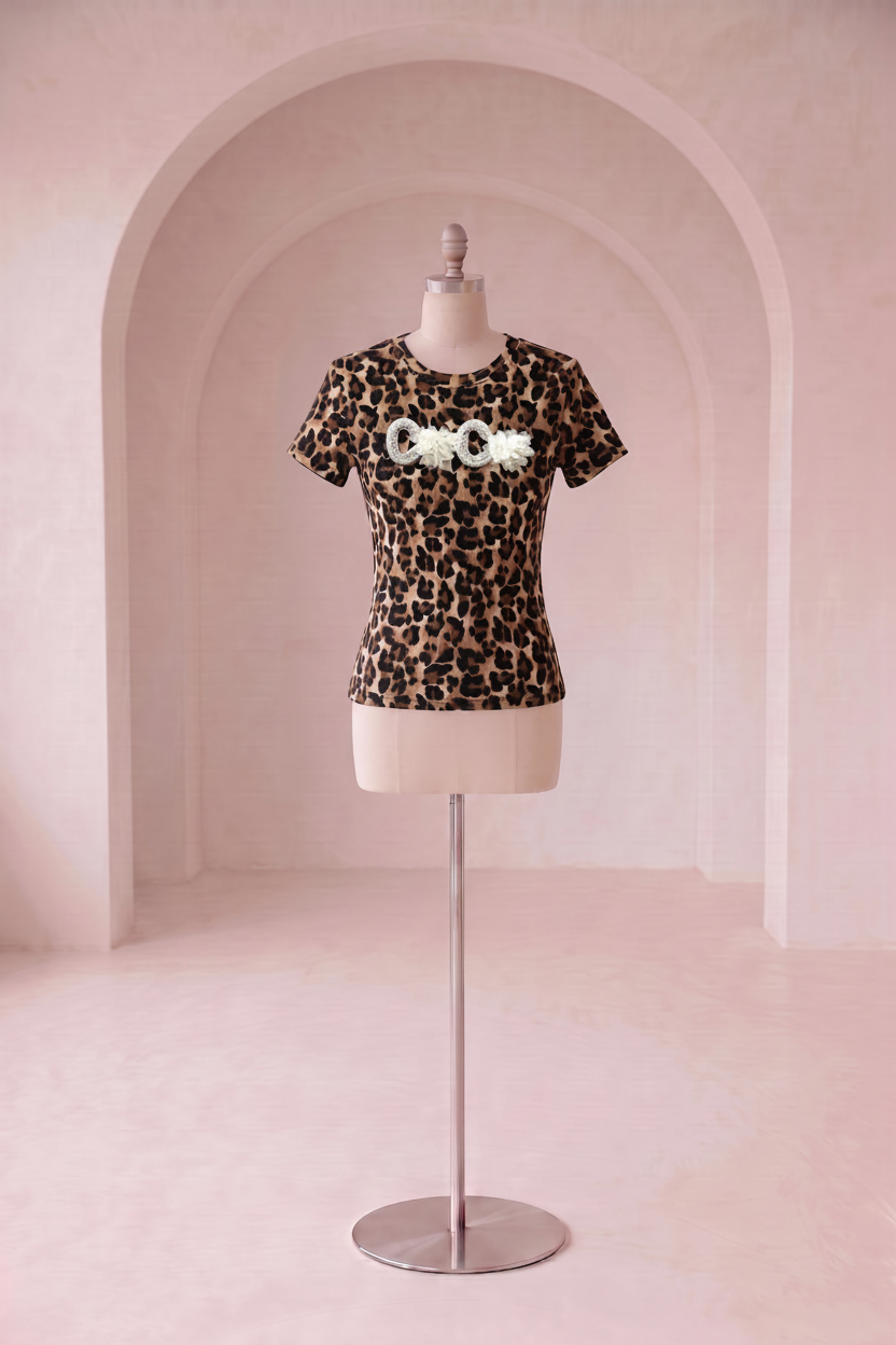 Flora - Let t-shirt i leopard print; Fra webshoppen Defend Dreams