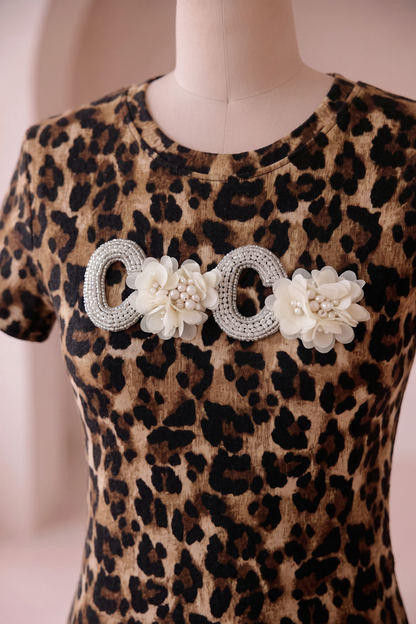Flora - Let t-shirt i leopard print; Fra webshoppen Defend Dreams