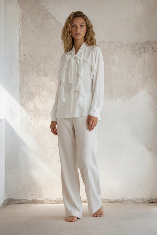 Afrodite - Elegant flæse skjorte - Hvid; fra webshoppen Defend 