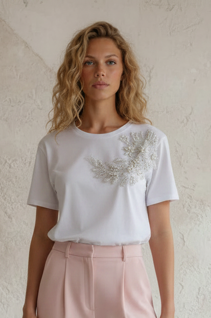 Sirona - Let t-shirt med perle detaljer; fra webshoppen Defend Dreams