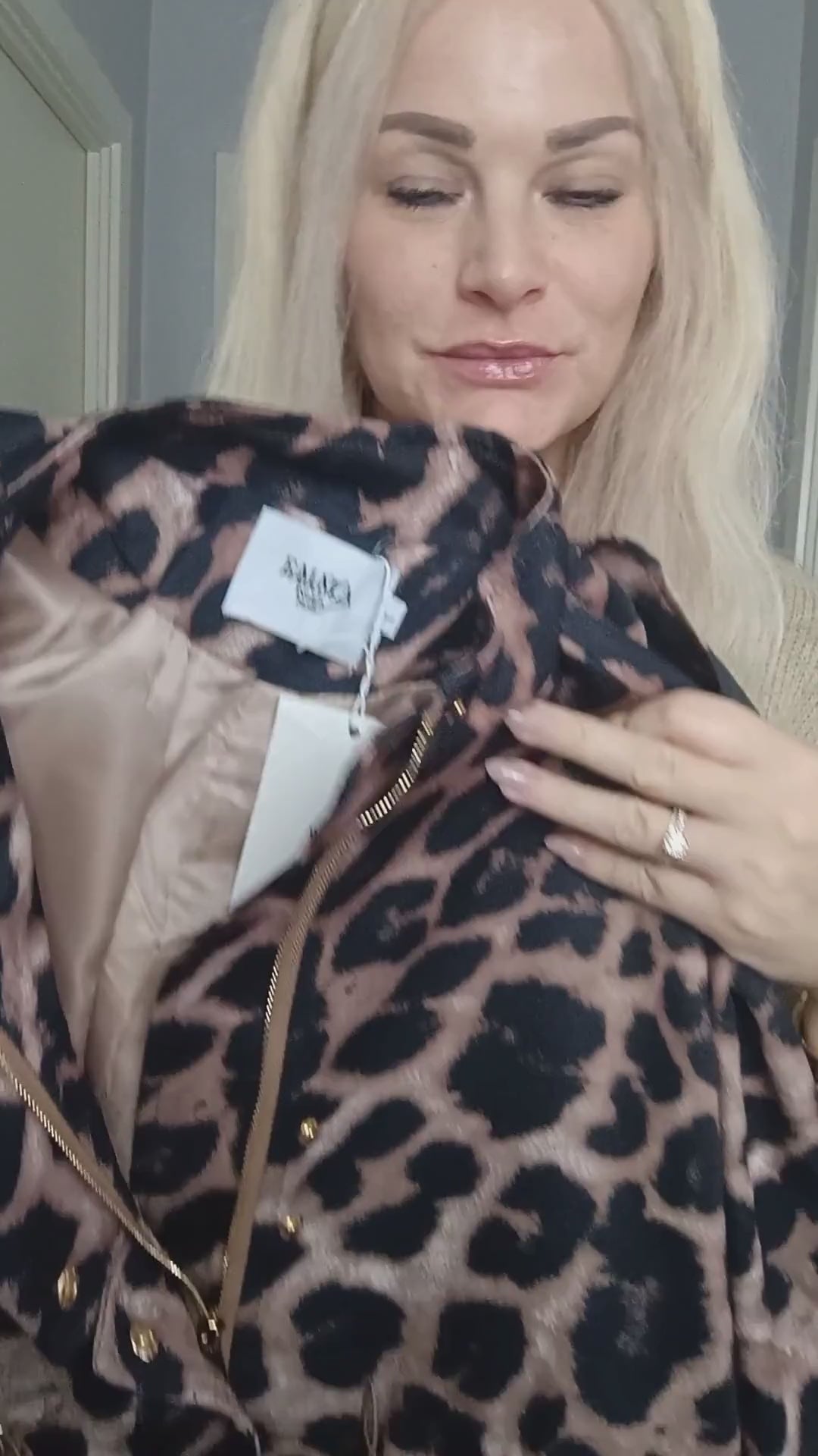 Alyssa - Leopard jakke med detaljer; Fra webshoppen Defend Dreams