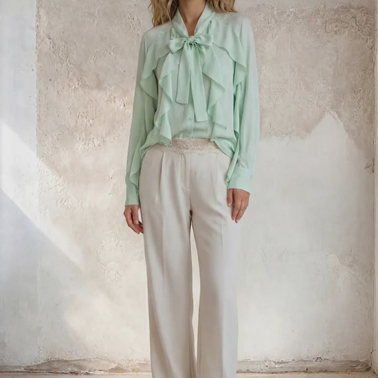Afrodite - Elegant flæse skjorte - Grøn; fra webshoppen Defend Dreams