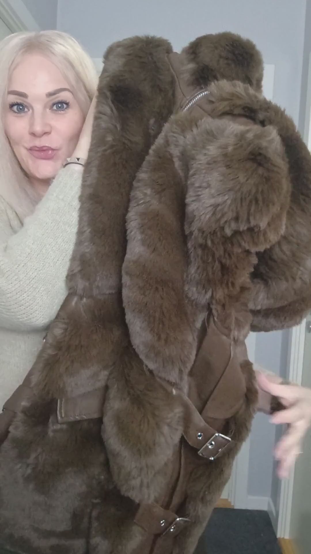 Softy - Faux fur vest; Fra webshoppen Defend Dreams