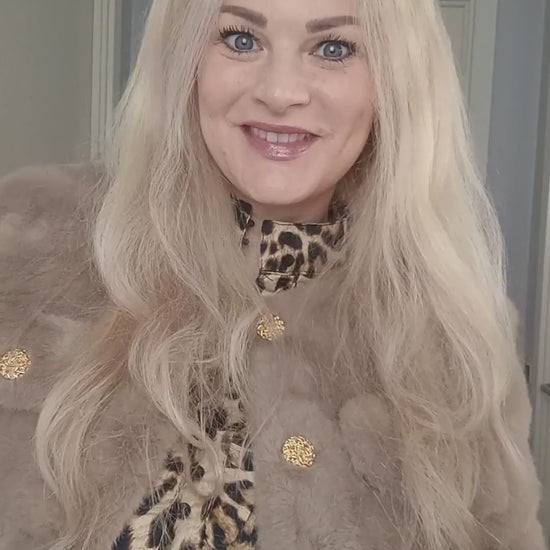 Lena - Kort leopard kjole; Fra webshoppen Defend Dreams