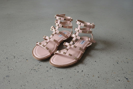 Andora - Sandel med nitter - Rosa; fra webshoppen Defend Dreams