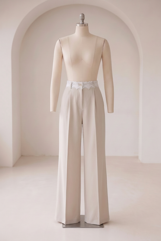 Sarah - Elegante bukser med blonde; fra webshoppen Defend Dreams