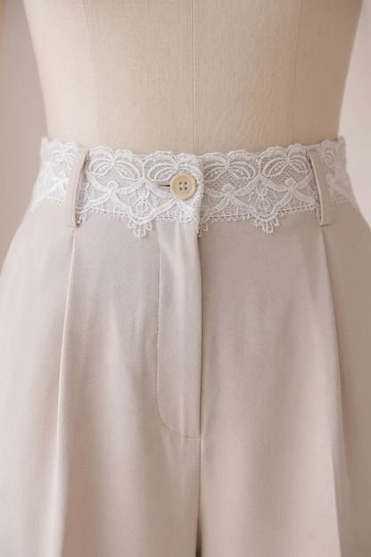 Sarah - Elegante bukser med blonde; fra webshoppen Defend Dreams