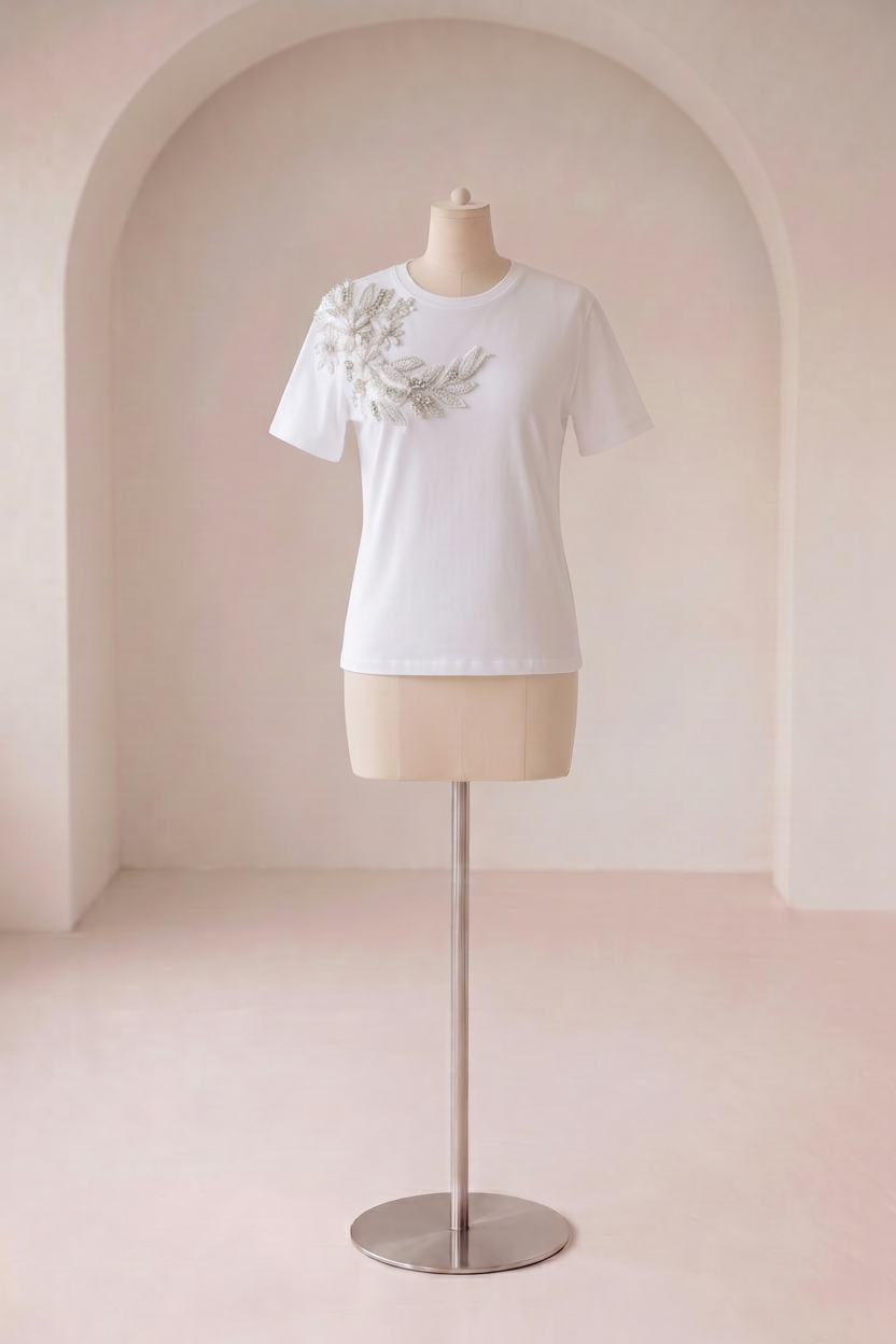 Sirona - Let t-shirt med perle detaljer; fra webshoppen Defend Dreams