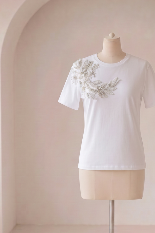 Sirona - Let t-shirt med perle detaljer; fra webshoppen Defend Dreams
