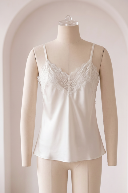 Thea - Satin blonde top - Hvid; fra webshoppen Defend Dreams